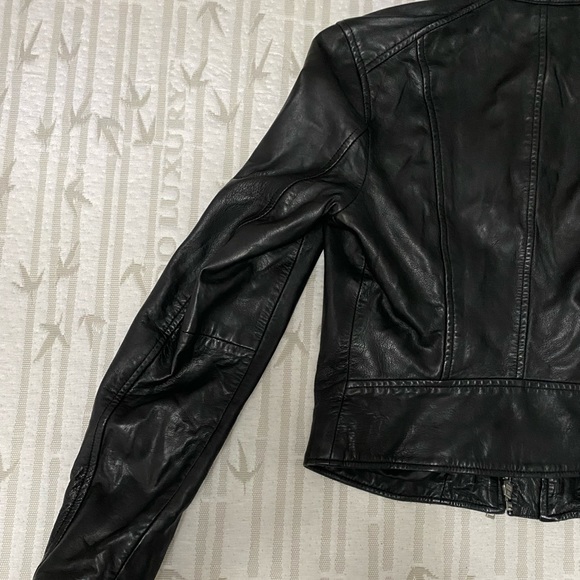 **SOLD** SUPERDRY LEATHER JACKET - Picture 12 of 13